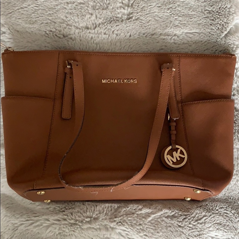 Michael Kors Jet Set Saffiano Zip Purse